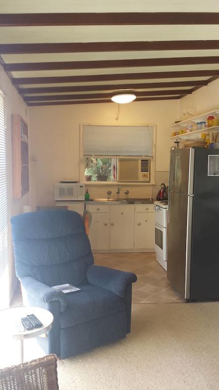 The Jetty Cabin Lakeside - Accommodation Nelson Bay 3