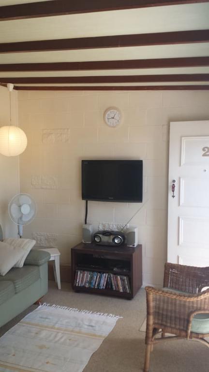 The Jetty Cabin Lakeside - Accommodation Nelson Bay 2