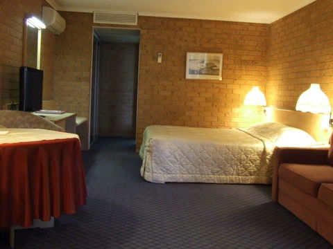 The John Hunter Motel - Accommodation Nelson Bay 3