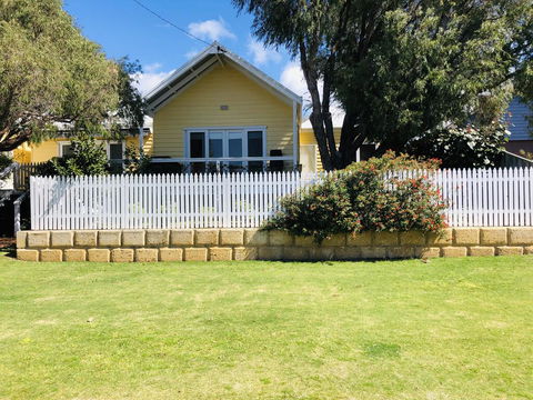 The Light And Bright Yellow Beach House - Nelsons Bay Accommodation 2