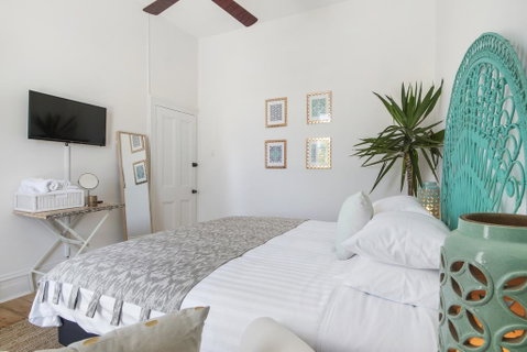 The Local Hotel - Accommodation Nelson Bay 3