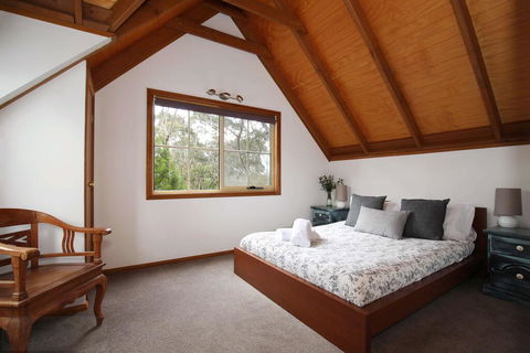The Lodge - Accommodation Nelson Bay 2