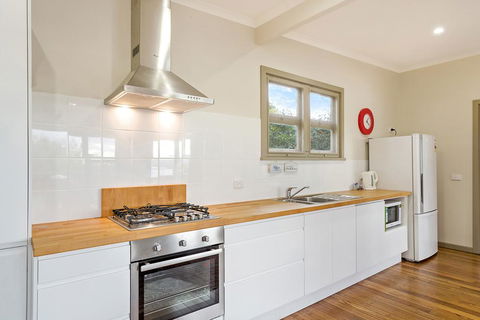 The Love Shack - Accommodation Nelson Bay 1