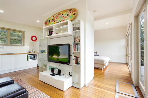 The Love Shack - Accommodation Nelson Bay 2