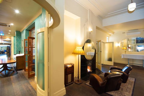 The Mile End Hotel - Accommodation Nelson Bay 2