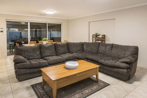 The Oaks - Nelsons Bay Accommodation 3