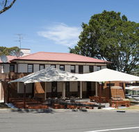 The Oaks Hotel - Accommodation Nelson Bay