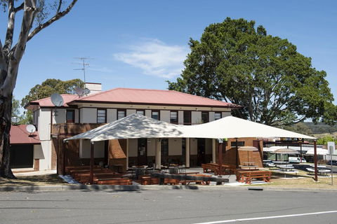 The Oaks Hotel - Accommodation Nelson Bay 0