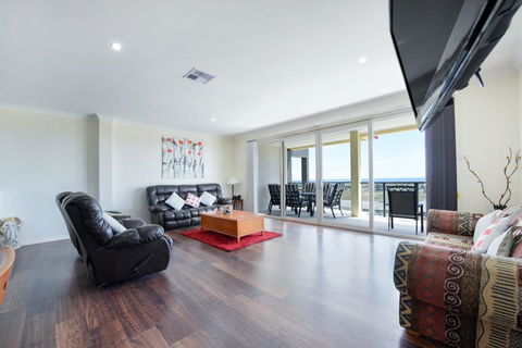 The Oasis - 6 Turnberry Drive, Links Lady Bay - Accommodation Nelson Bay 1