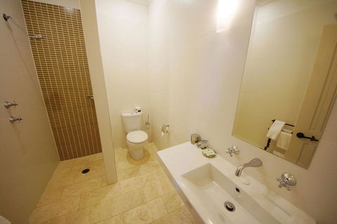 The Playhouse Hotel - Accommodation Nelson Bay 1