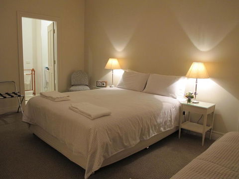 The Playhouse Hotel - Accommodation Nelson Bay 2