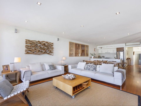 The Quarter Deck - Accommodation Nelson Bay 2