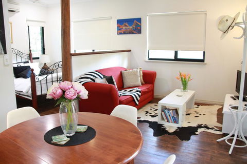The Quarters Self Contained Bungalow - Nelsons Bay Accommodation 2