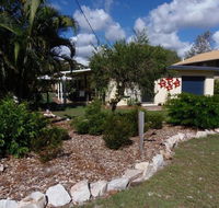 The Red Piranha - Rainbow Beach Close to everything air con and pet friendly - Accommodation Nelson Bay