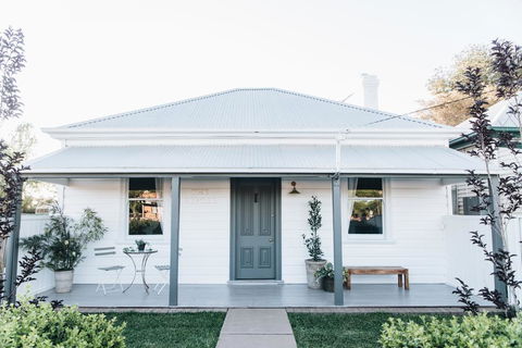 The Repose - Boutique Cottage - Accommodation Nelson Bay 0