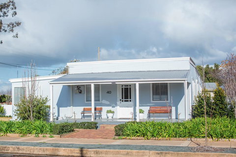 The Rested Guest 3 Bedroom Cottage West Wyalong - Accommodation Nelson Bay 0