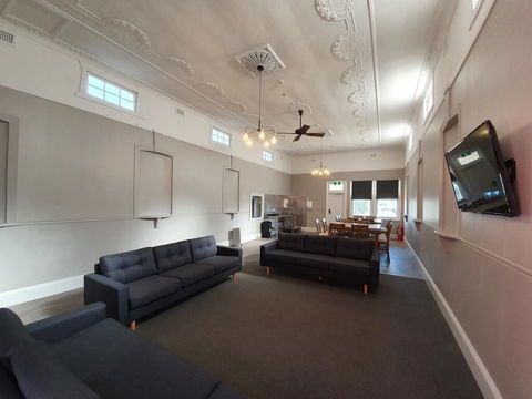 The Royal Hotel - Accommodation Nelson Bay 3