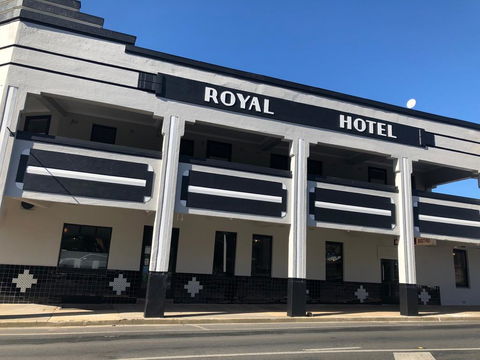 The Royal Hotel, Drouin - Accommodation Nelson Bay 1