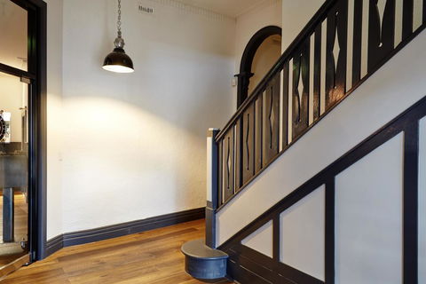 The Royal Hotel, Drouin - Accommodation Nelson Bay 2