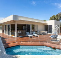 The Sanctuary Stunning. Hot tub spa  Linen - Nelson Bay Accommodation.com