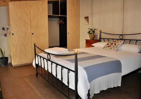 The Shouse - Durrants Lookout - Nelsons Bay Accommodation 1