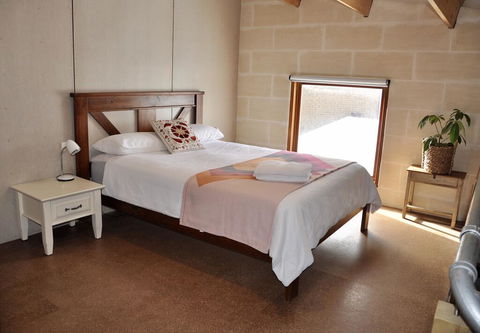 The Shouse - Durrants Lookout - Nelsons Bay Accommodation 2