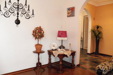 The Spanish Retreat And BnB - 24 Hrs - Accommodation Nelson Bay 2