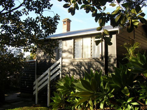 The Tree House, 6 Gowing Street - Accommodation Nelson Bay 2