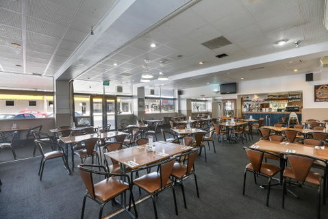 The Union Club Hotel - Nelsons Bay Accommodation 2