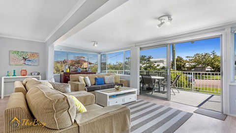 Thurlow Avenue House No.17 - Accommodation Nelson Bay 3