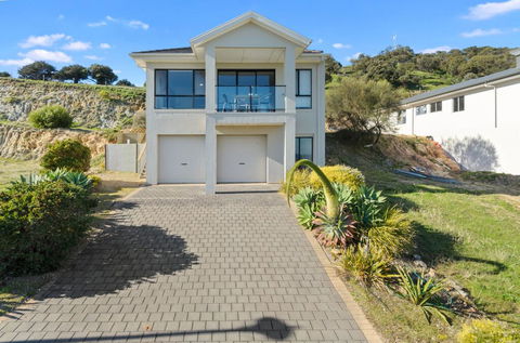 Ticky's Dream - 18 Turnberry Drive - Accommodation Nelson Bay 1