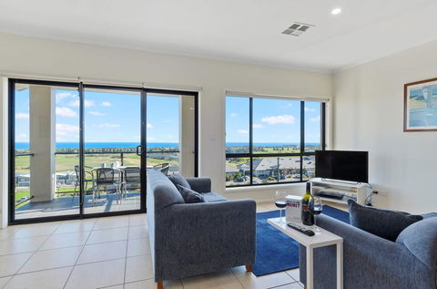 Ticky's Dream - 18 Turnberry Drive - Accommodation Nelson Bay 2