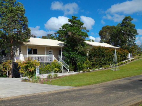 Tinaroo Sunset Retreat - Accommodation Nelson Bay 0