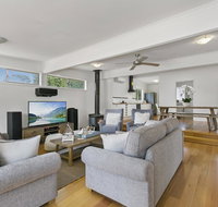 To The Beach - Nelson Bay Accommodation.com