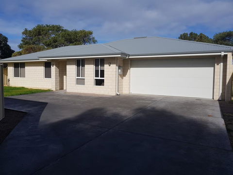 Towncrackers Guest House - Accommodation Nelson Bay 0