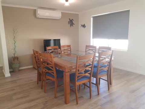 Towncrackers Guest House - Accommodation Nelson Bay 2