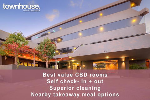 Townhouse Hotel - Accommodation Nelson Bay 1