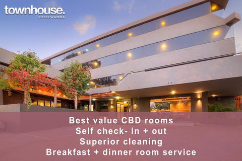 Townhouse Hotel - Accommodation Nelson Bay 0