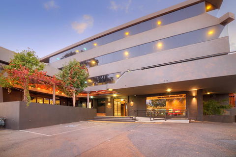 Townhouse Hotel - Accommodation Nelson Bay 3