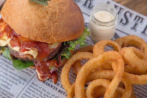 Townhouse Hotel - Accommodation Nelson Bay 2