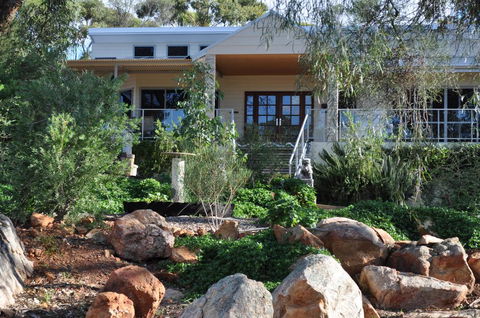 Tree Lodge - Accommodation Nelson Bay 0