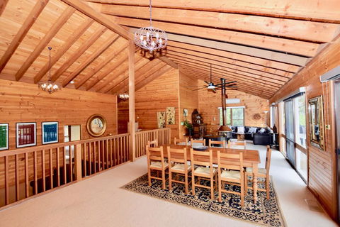 Treetops Retreat Katoomba - Nelson Bay Accommodation.com 2