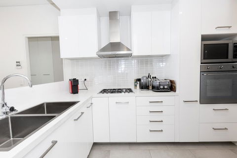 Trendy, Self Contained Inner City Apartment - Accommodation Nelson Bay 1