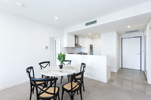 Trendy, Self Contained Inner City Apartment - Accommodation Nelson Bay 2