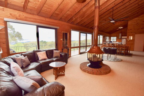 Treetops Retreat Katoomba - Nelson Bay Accommodation.com 0