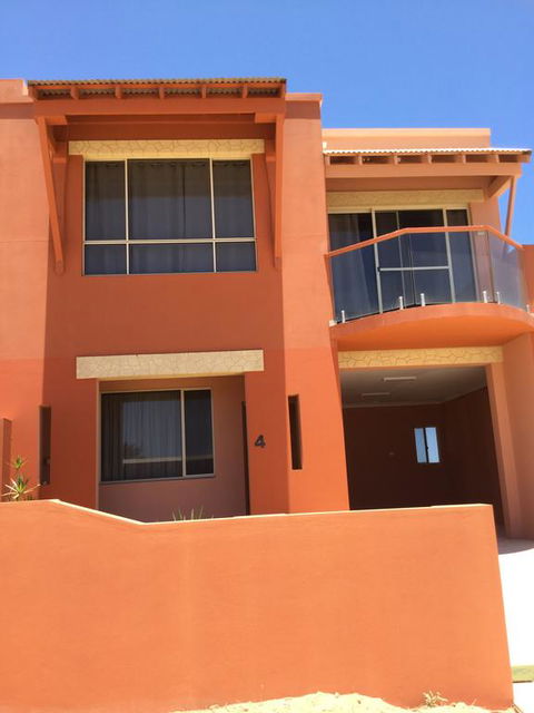 Tuscany Townhouse 3-4 - Accommodation Nelson Bay 0