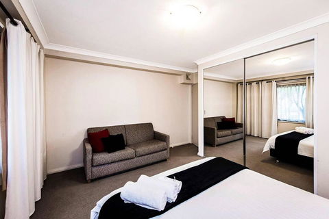Two Bedroom Apt Next To Perth CBD With Parking. - Nelsons Bay Accommodation 3