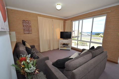 Unit 1, Countess Court - Accommodation Nelson Bay 2