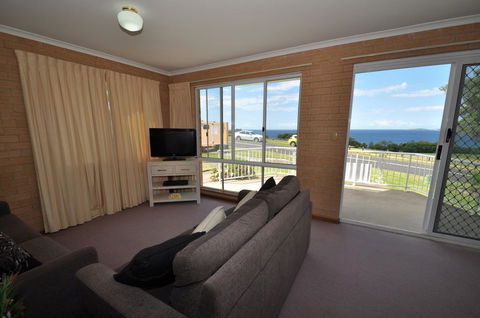 Unit 1, Countess Court - Accommodation Nelson Bay 0