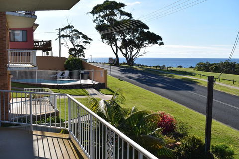 Unit 2, Ballingalla Apartments - Accommodation Nelson Bay 0